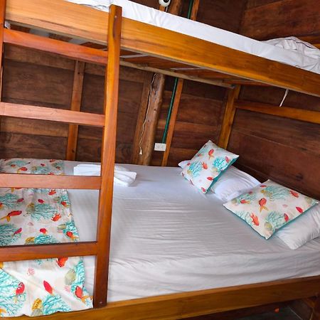 Hostal Velero Relax Guachaca エクステリア 写真
